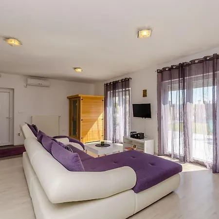 House Christine Будинок відпочинку Трогір