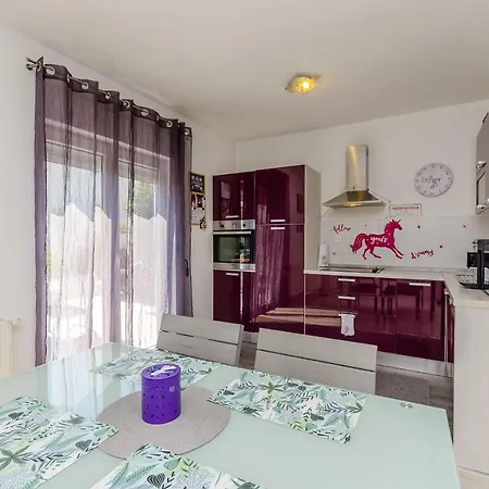 Будинок відпочинку House Christine *