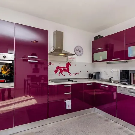 House Christine Nyaraló