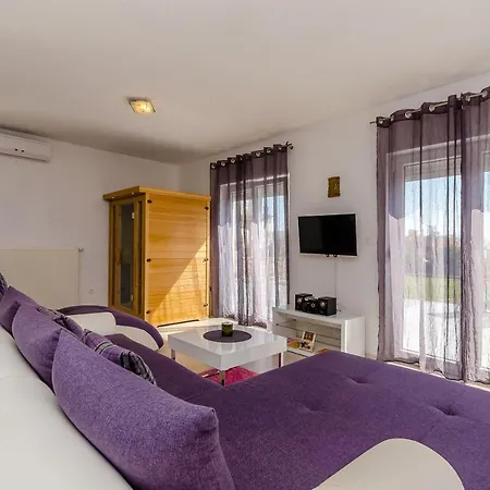 Nyaraló House Christine *